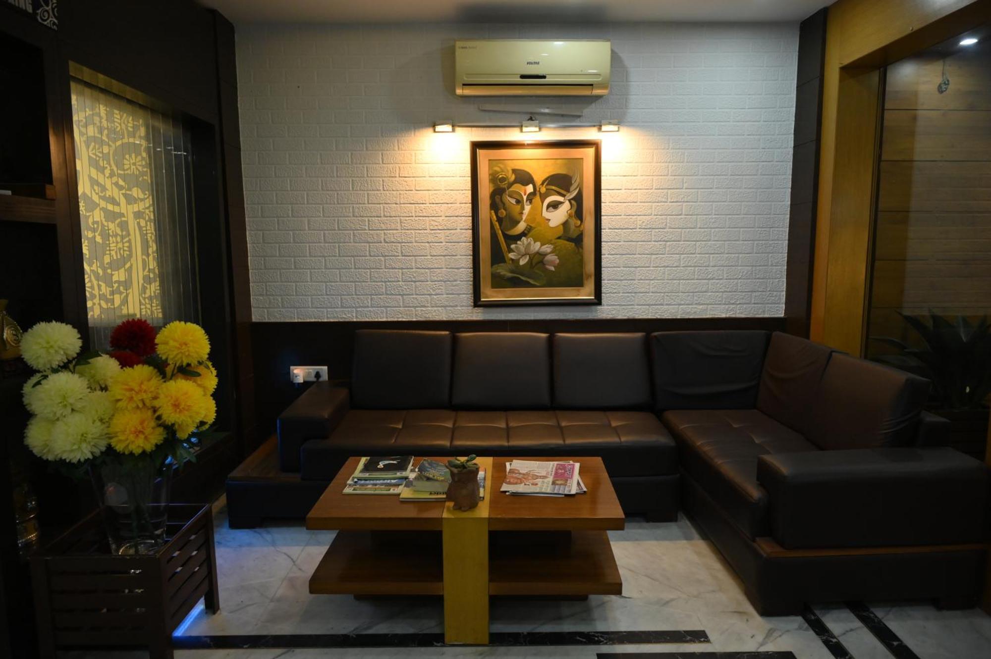 Hotel Dh Dharamshala Ngoại thất bức ảnh