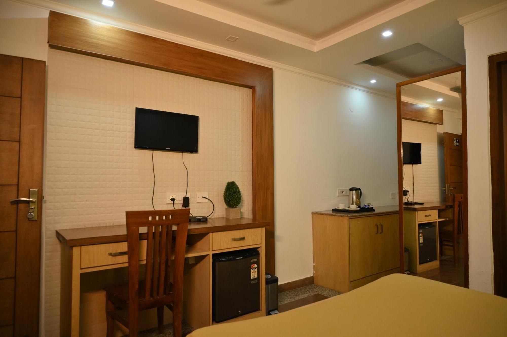 Hotel Dh Dharamshala Ngoại thất bức ảnh