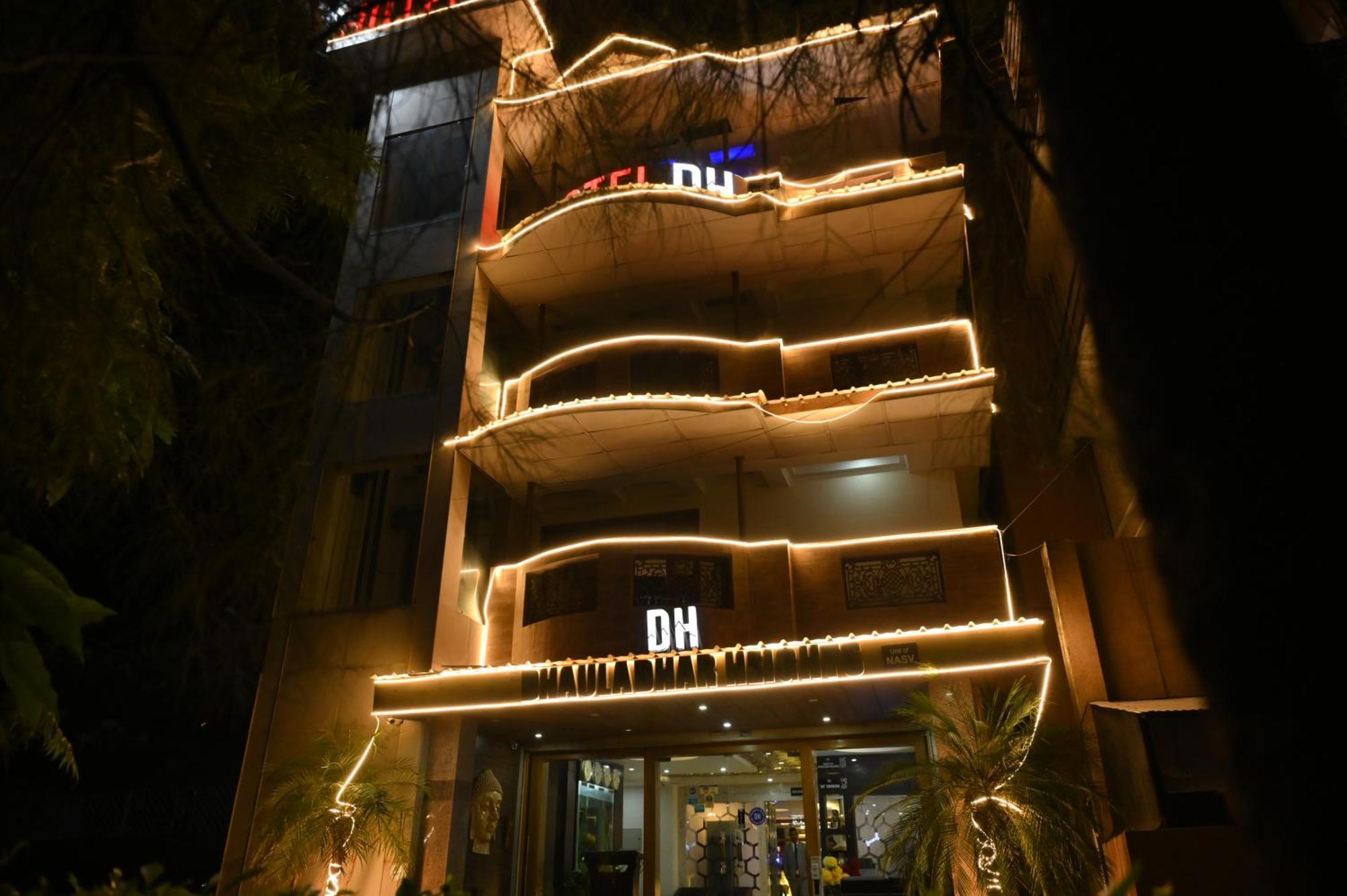 Hotel Dh Dharamshala Ngoại thất bức ảnh
