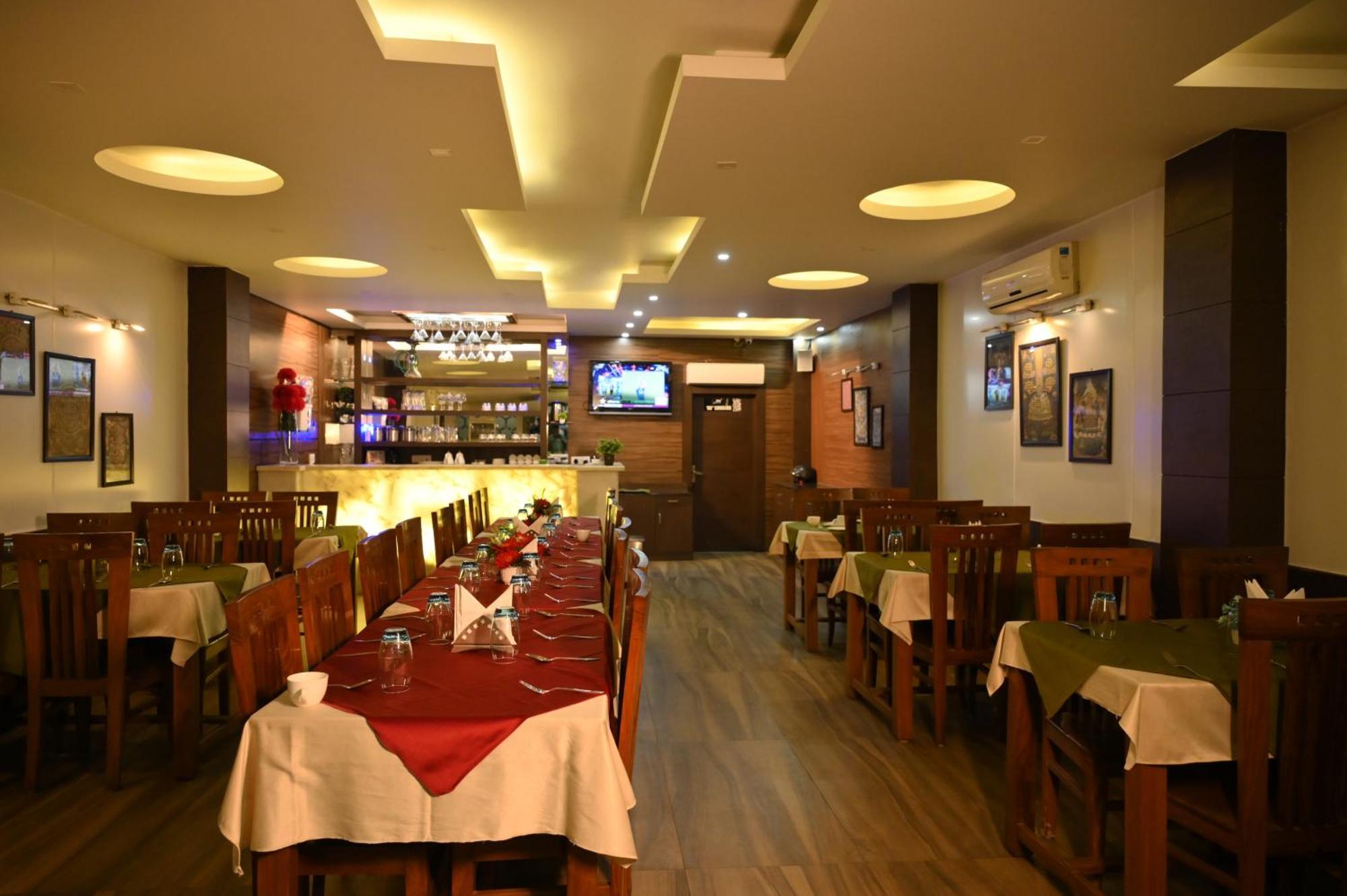 Hotel Dh Dharamshala Ngoại thất bức ảnh
