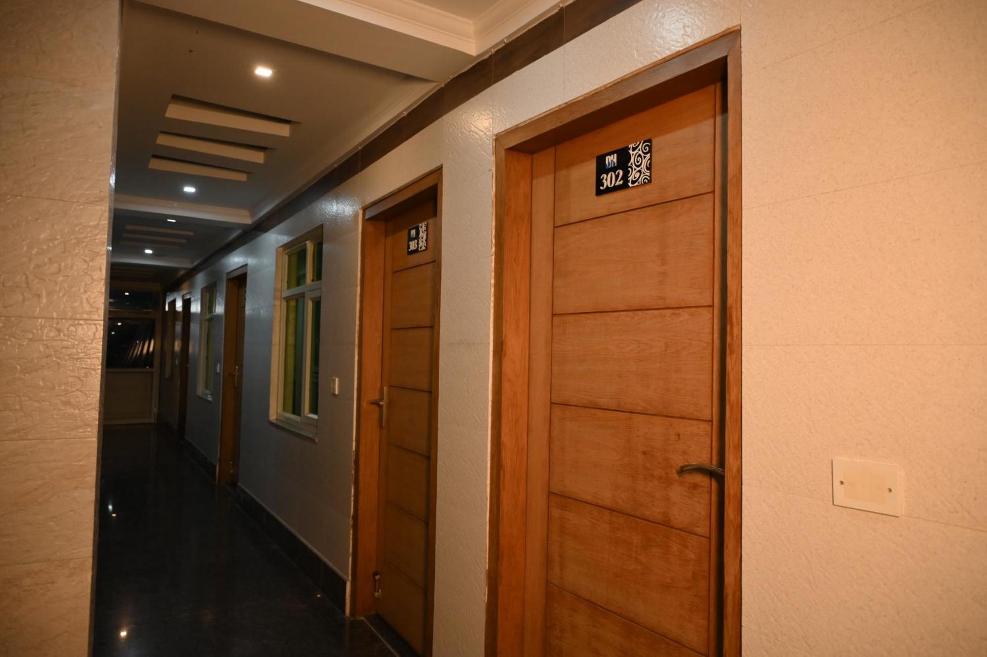 Hotel Dh Dharamshala Ngoại thất bức ảnh