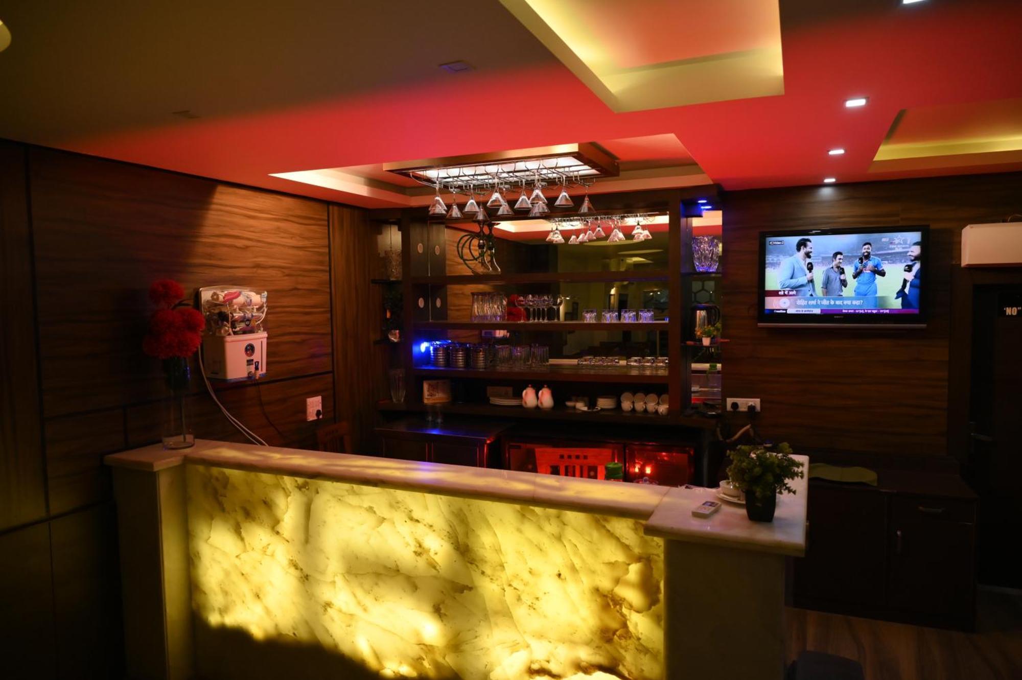 Hotel Dh Dharamshala Ngoại thất bức ảnh