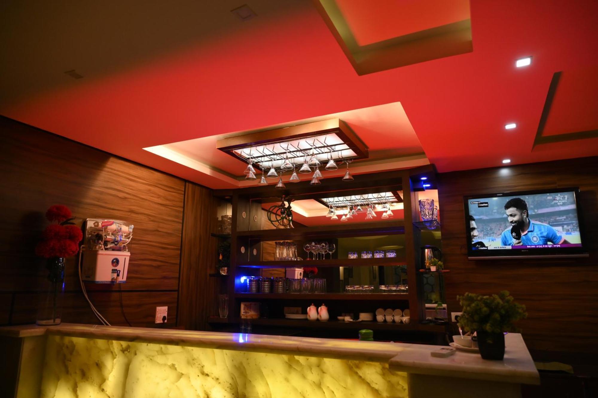 Hotel Dh Dharamshala Ngoại thất bức ảnh