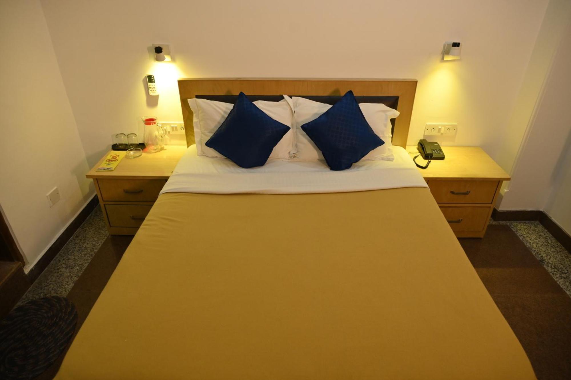 Hotel Dh Dharamshala Ngoại thất bức ảnh