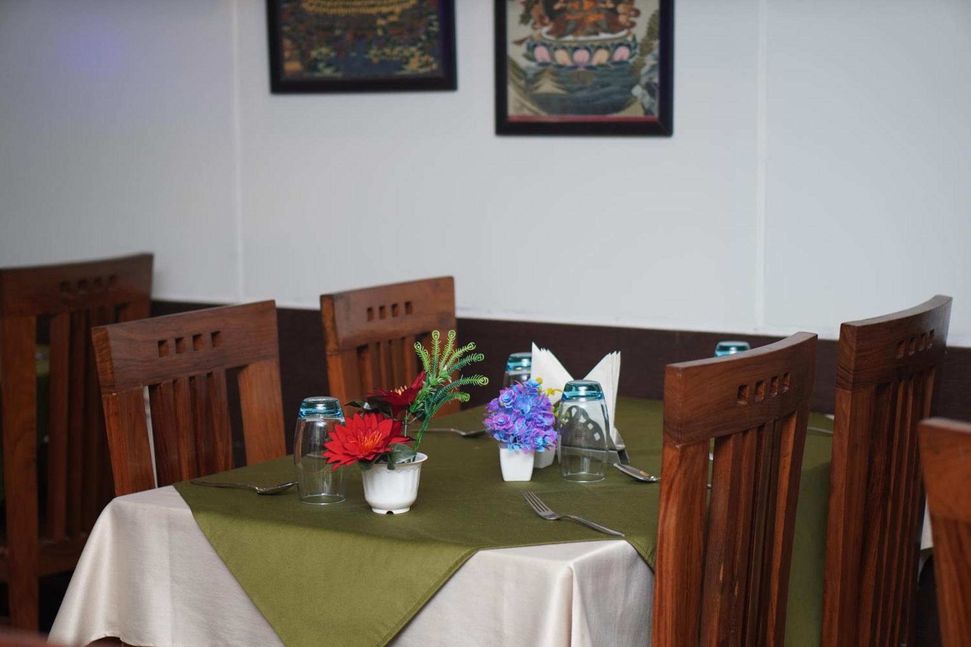 Hotel Dh Dharamshala Ngoại thất bức ảnh