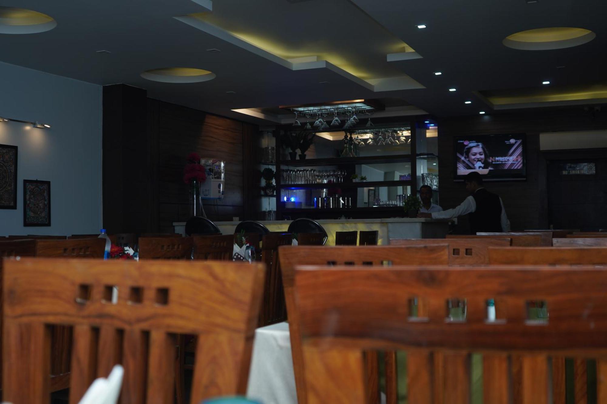 Hotel Dh Dharamshala Ngoại thất bức ảnh