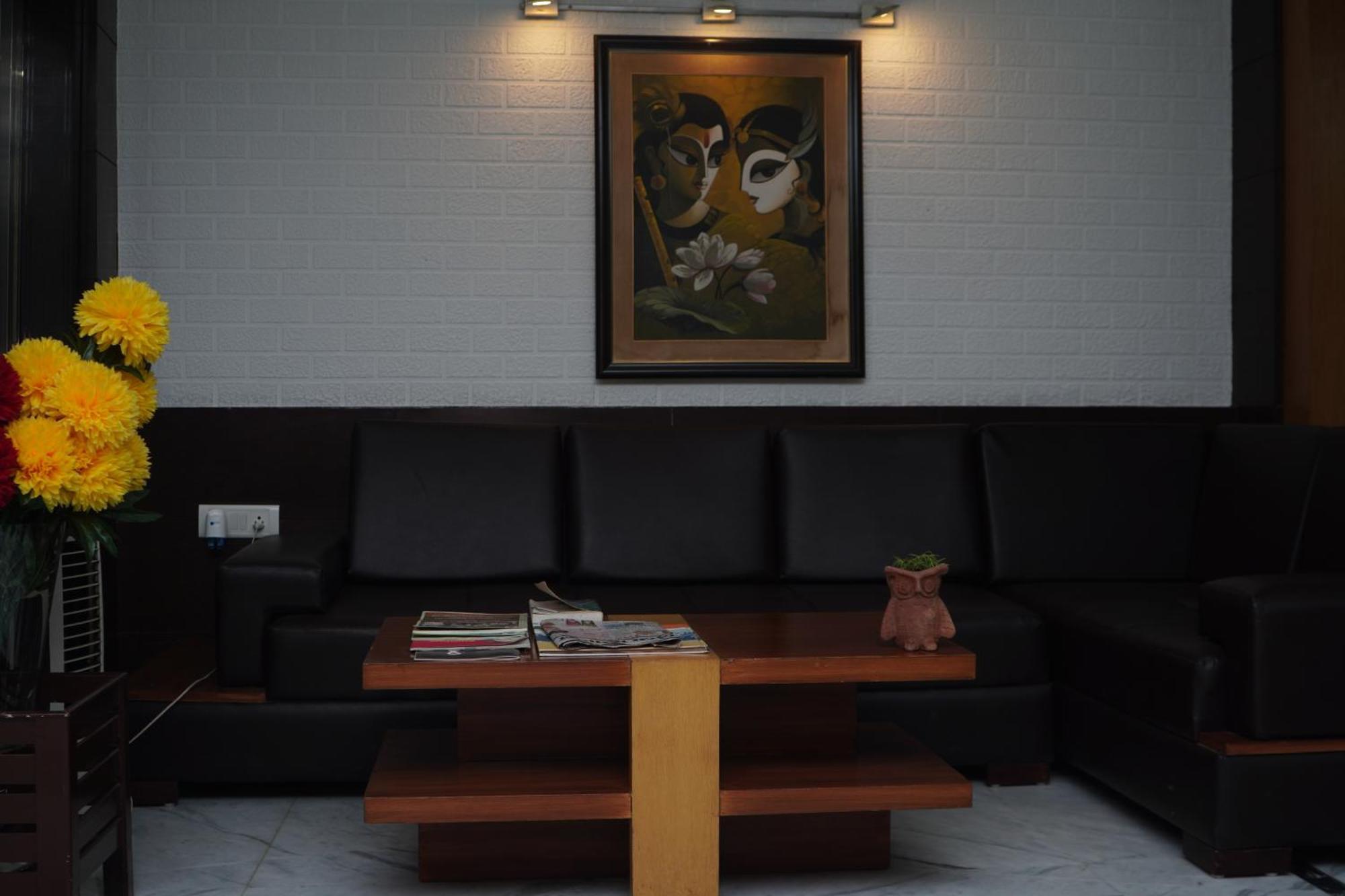 Hotel Dh Dharamshala Ngoại thất bức ảnh