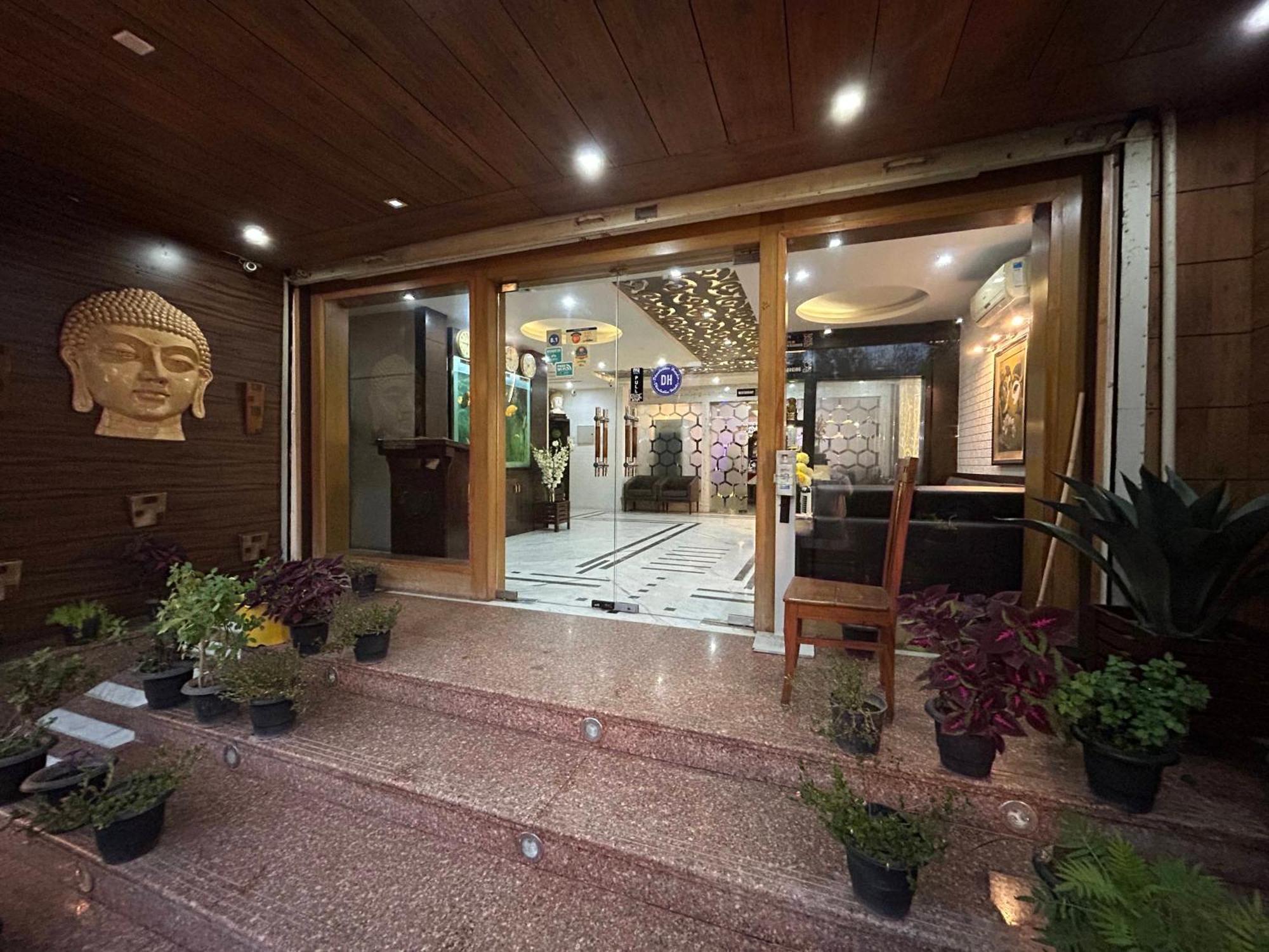 Hotel Dh Dharamshala Ngoại thất bức ảnh