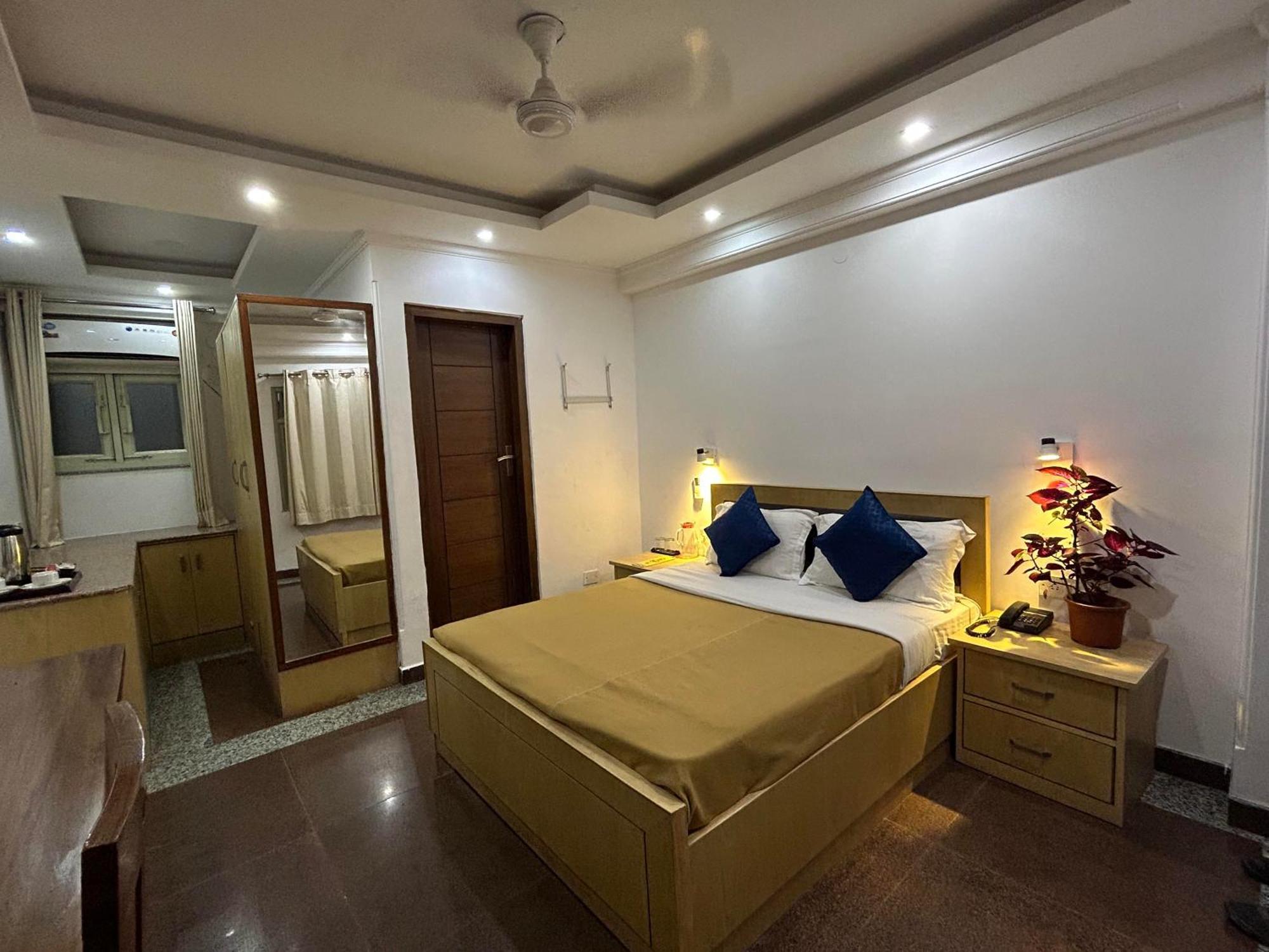 Hotel Dh Dharamshala Ngoại thất bức ảnh