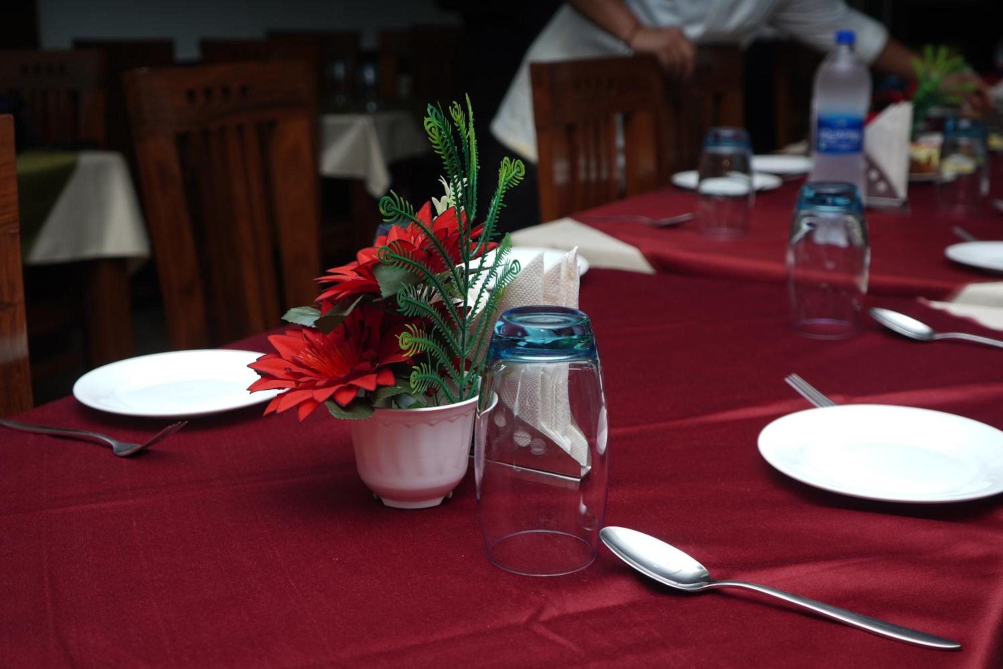 Hotel Dh Dharamshala Ngoại thất bức ảnh