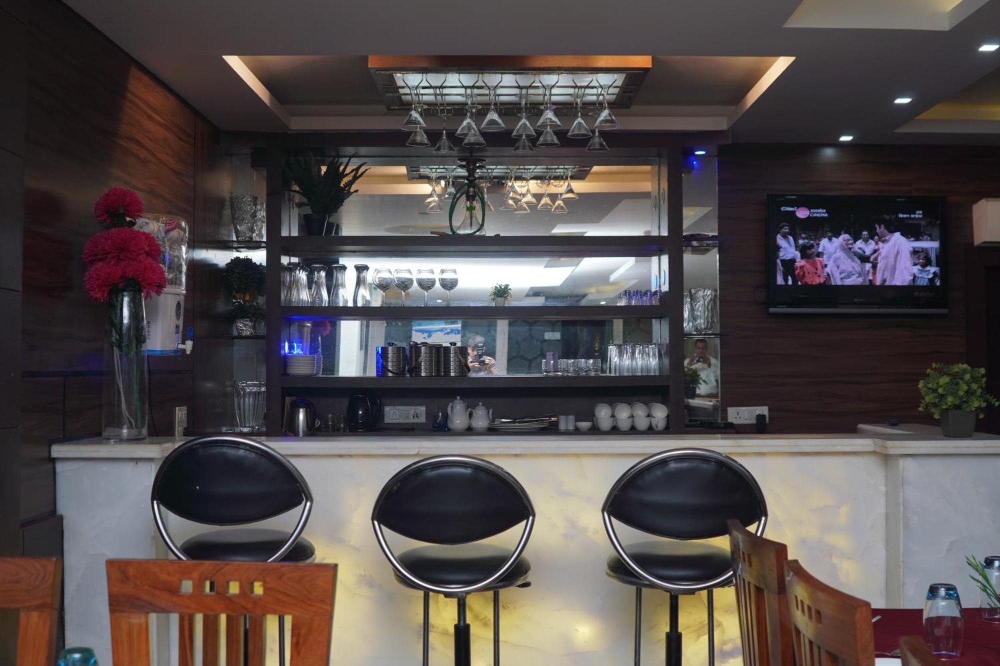 Hotel Dh Dharamshala Ngoại thất bức ảnh